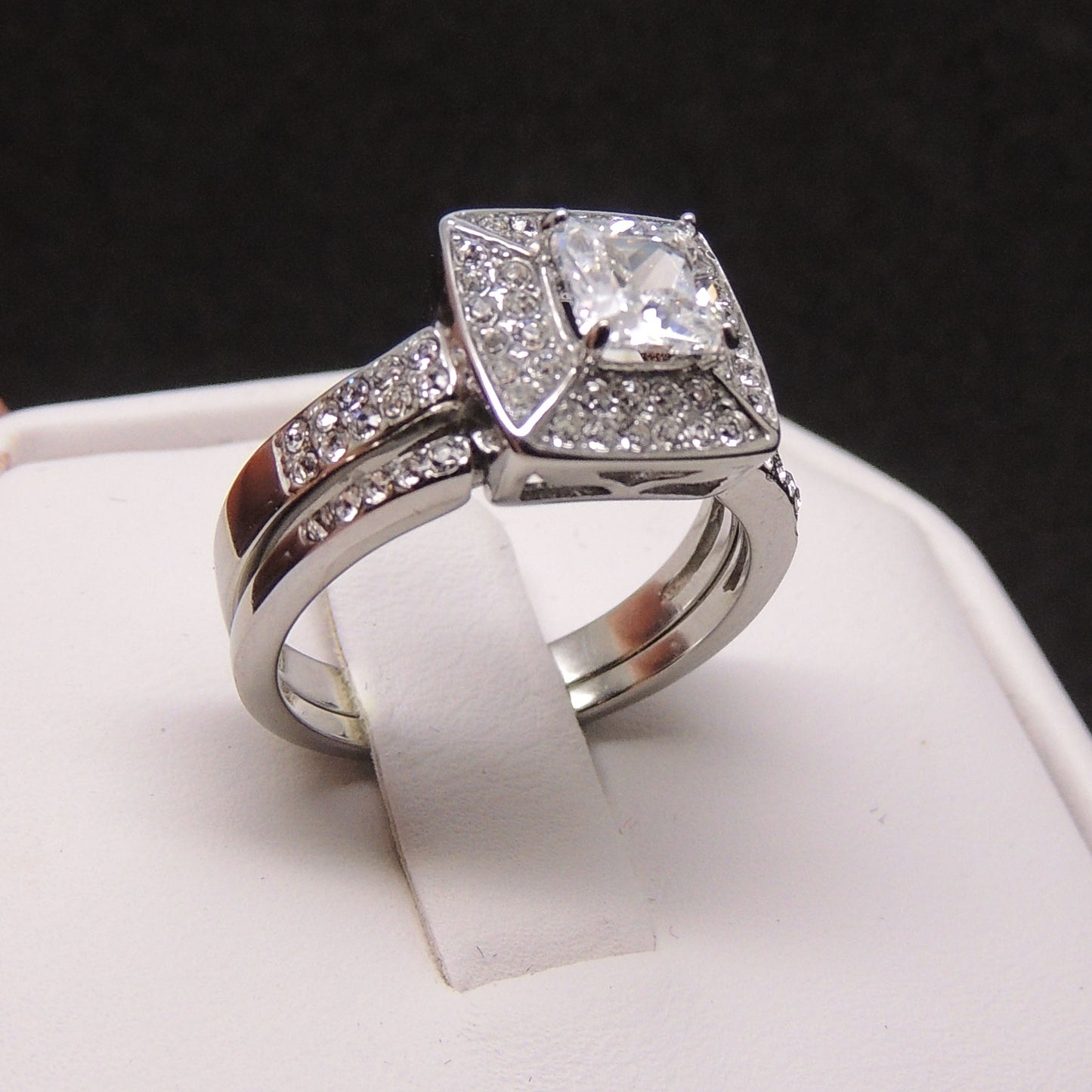 BritneyWeddingRingSetforWomenEngagementMatchingBandStainlessCzHaloGingerLyneSize5_Silver-3