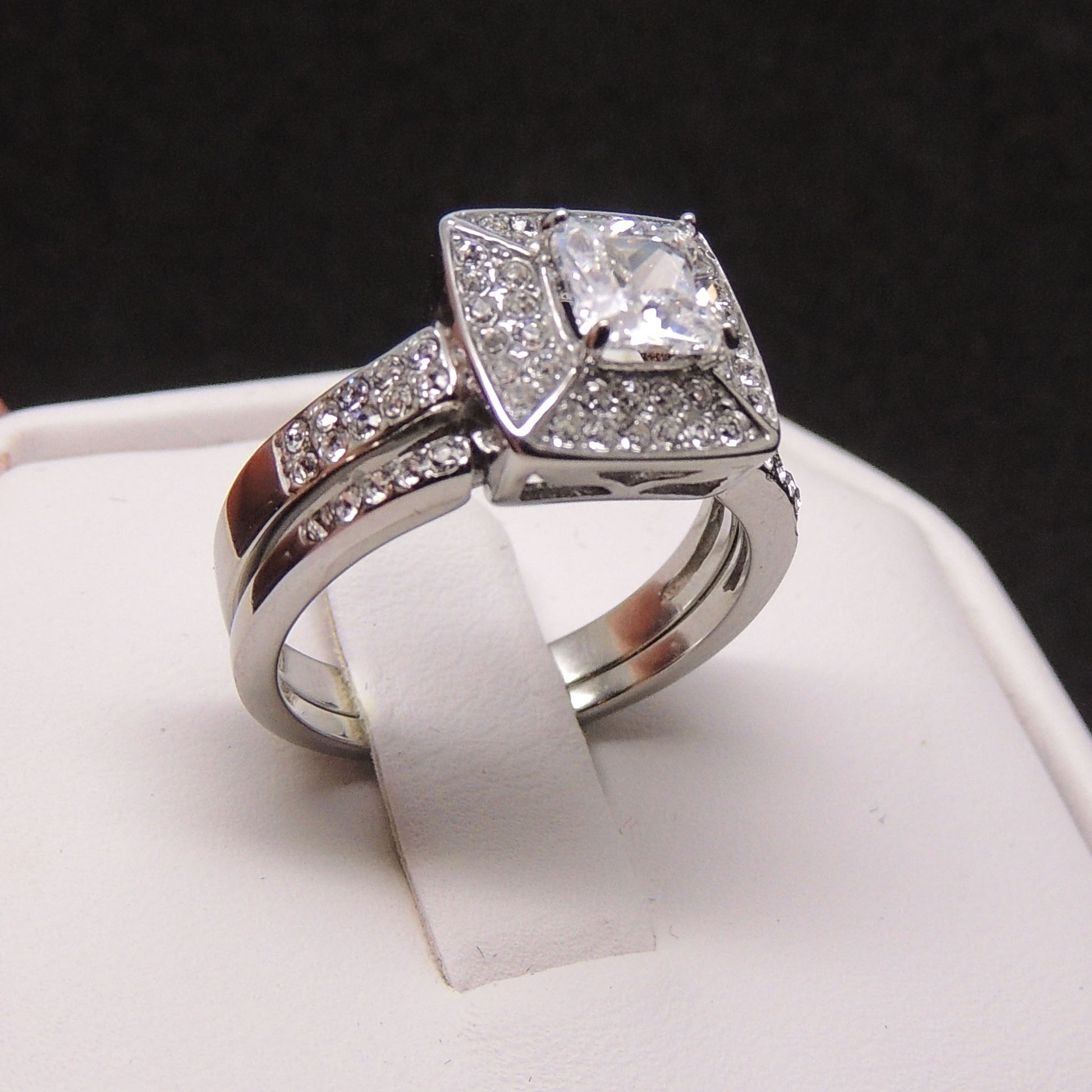 BritneyWeddingRingSetforWomenEngagementMatchingBandStainlessCzHaloGingerLyneSize5_Silver-3