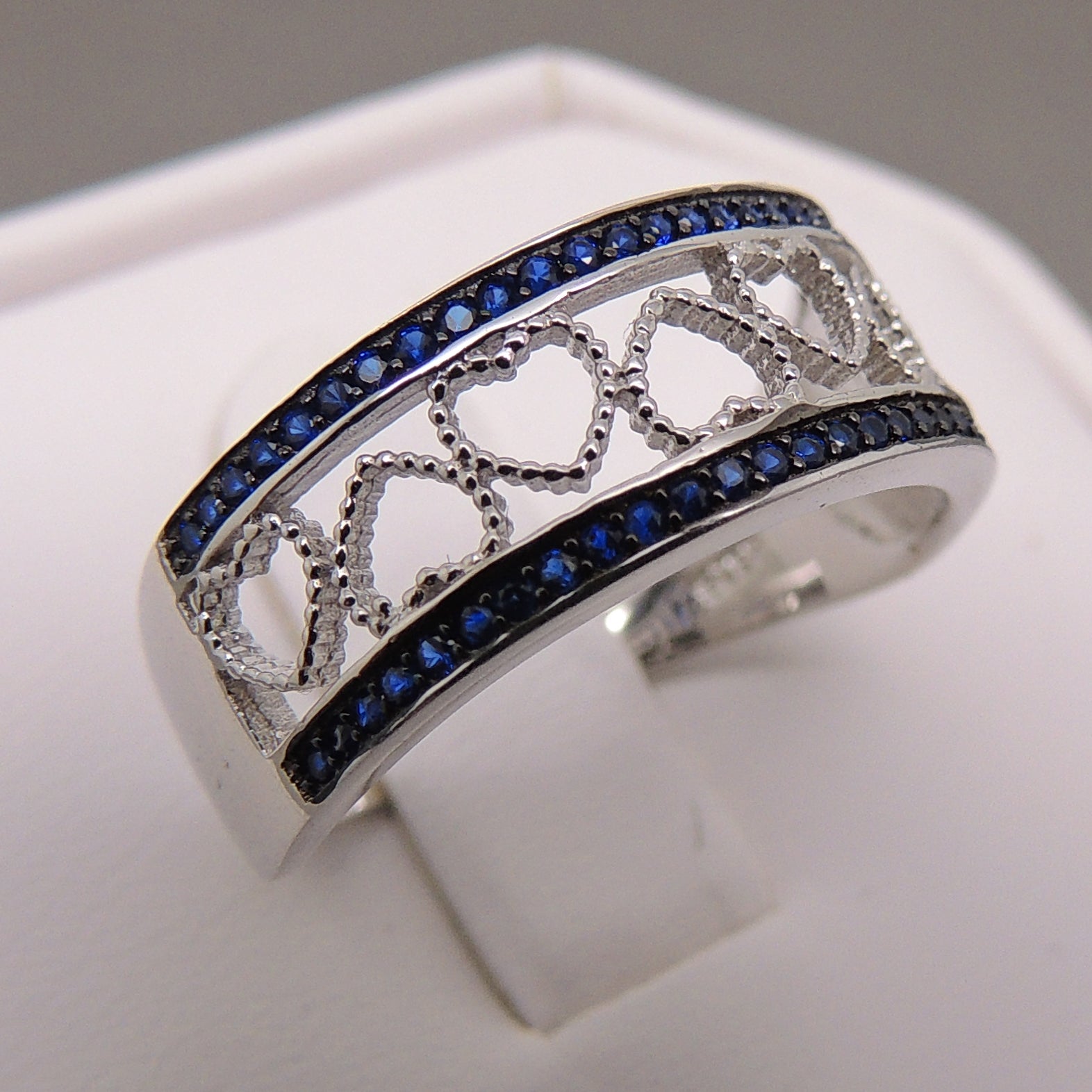 LacyHeartsBandRingSterlingSilverBlueCzWomensGingerLyneCollectionSize6_Silver-4