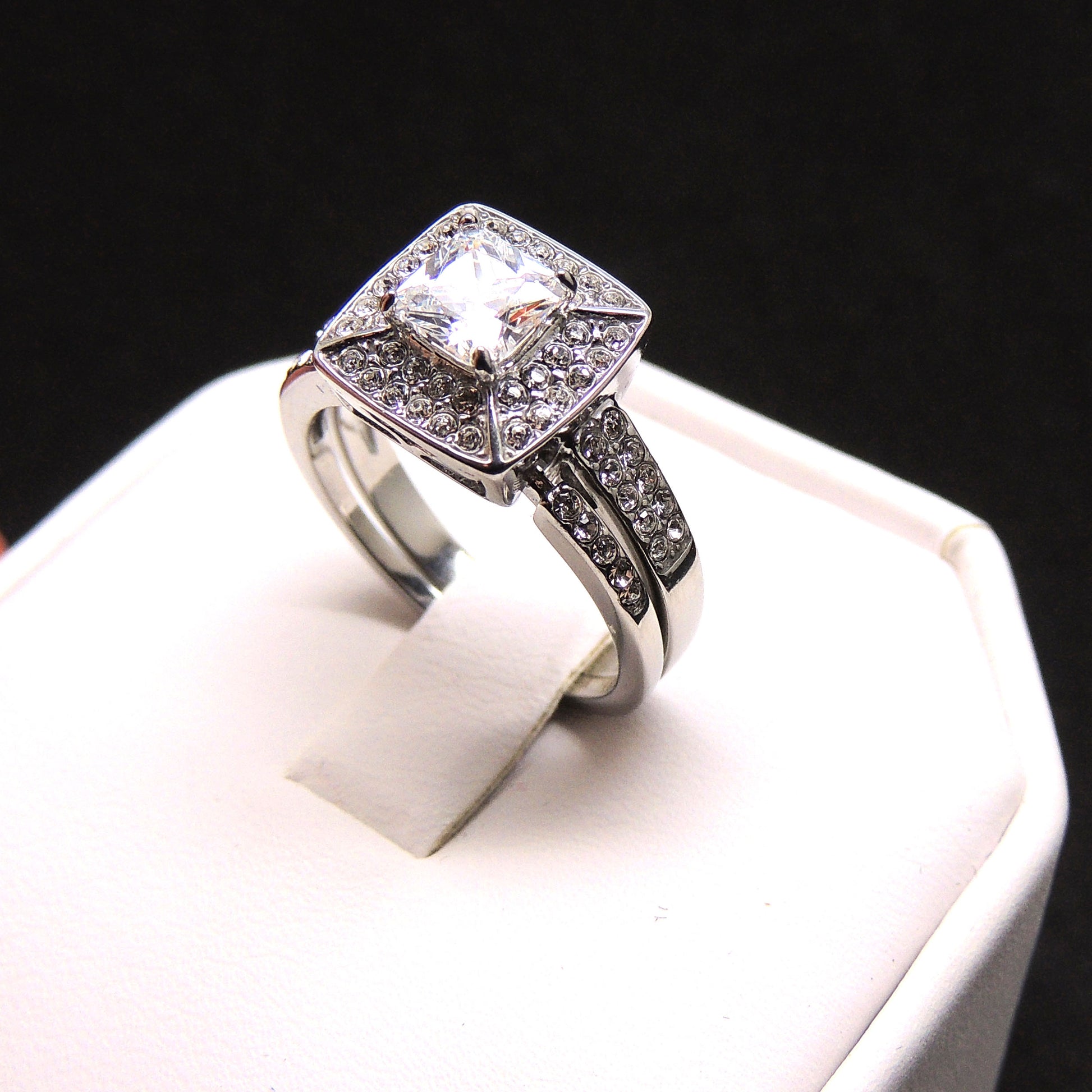 BritneyWeddingRingSetforWomenEngagementMatchingBandStainlessCzHaloGingerLyneSize5_Silver-4
