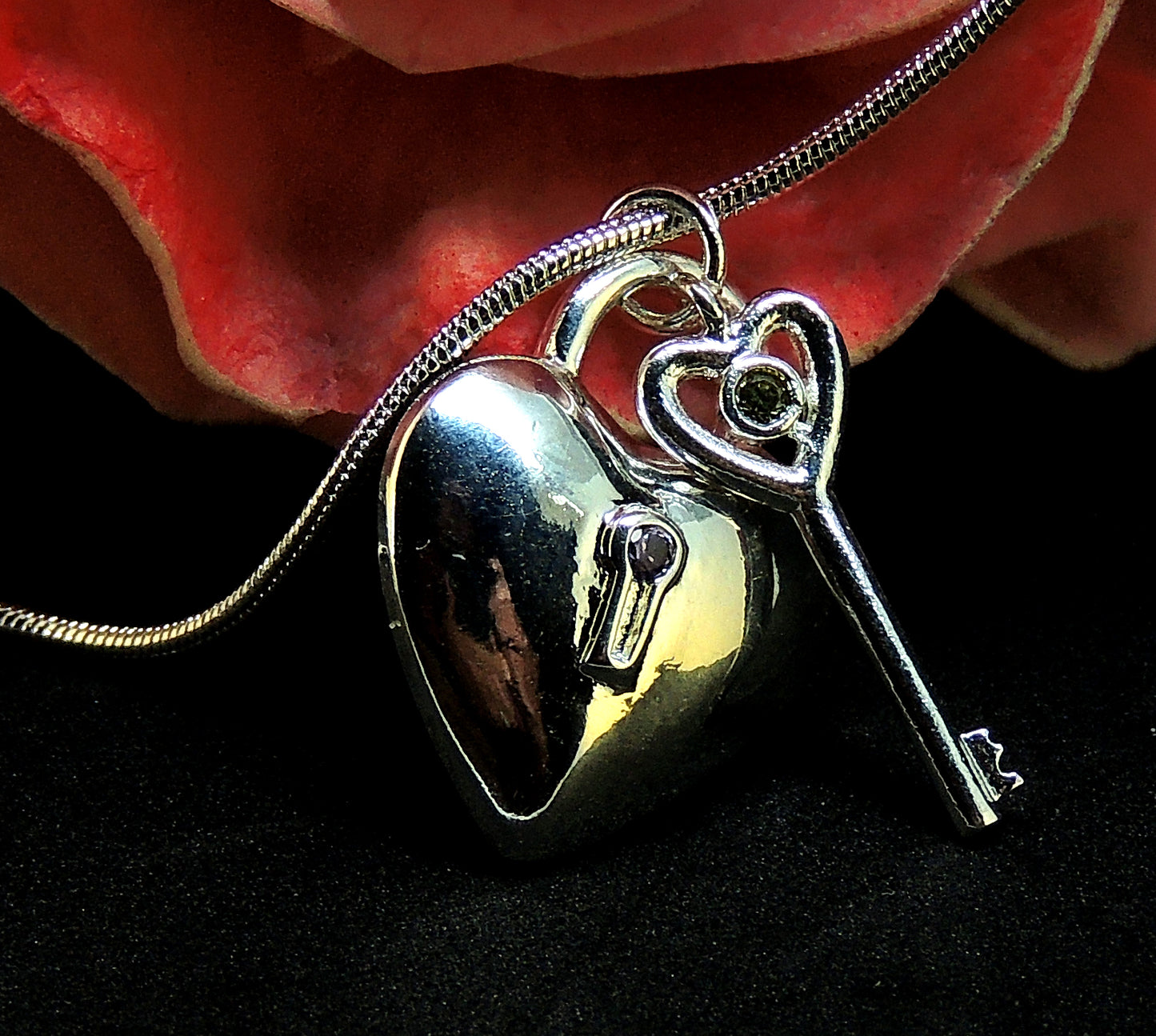 HeartwithKeyPendantNecklaceSilverPlatedWomensGingerLyneCollection_Silver-2