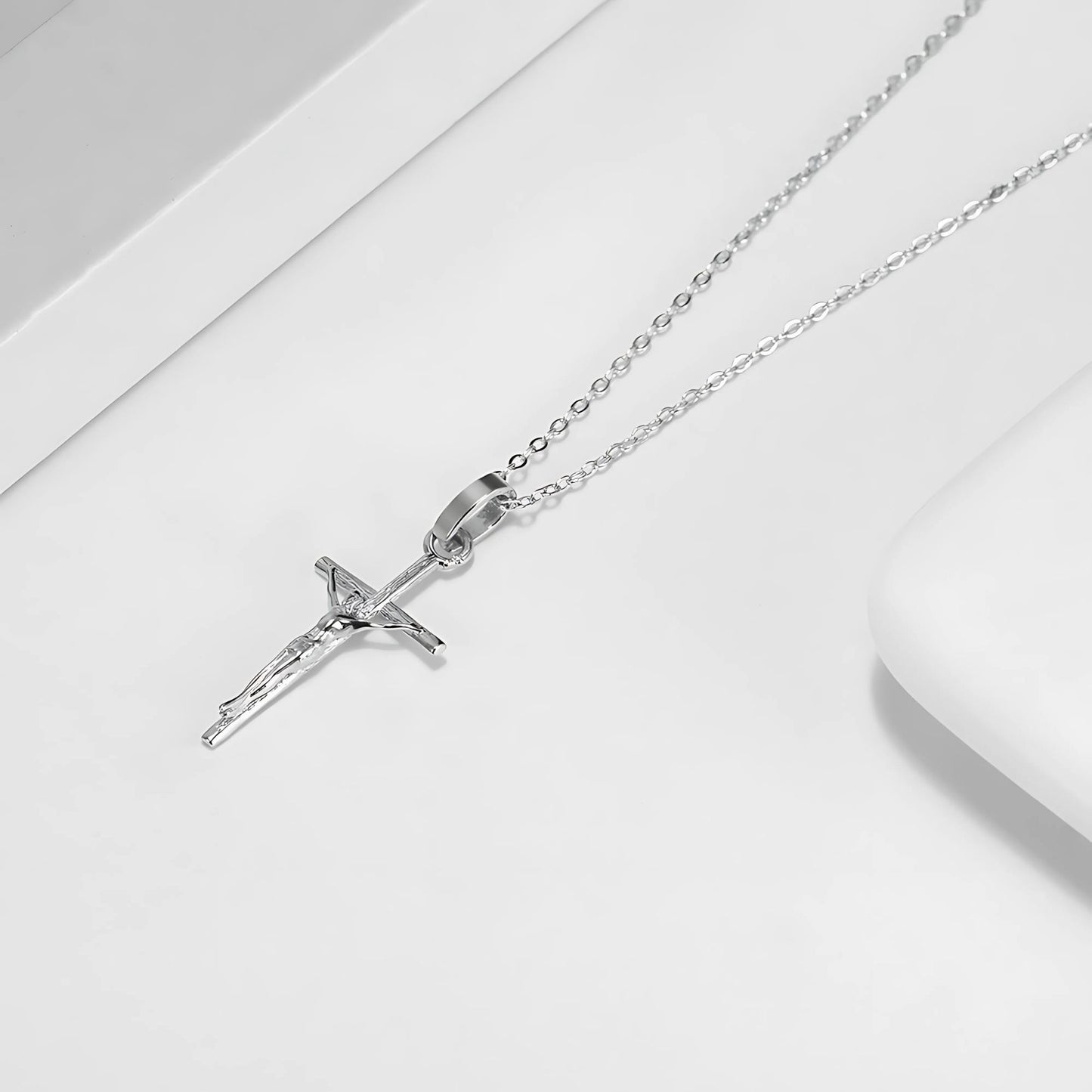 CrossNecklaceforWomenbyGingerLyneJesusontheCrossReligiousSterlingSilverPendantandChain_Silver-2
