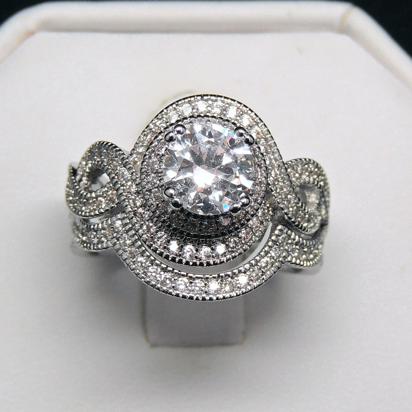 BobbiWeddingRingSetforWomenHaloPaveEngagementWeddingBandRingSetGingerLyneCollection_Silver-5
