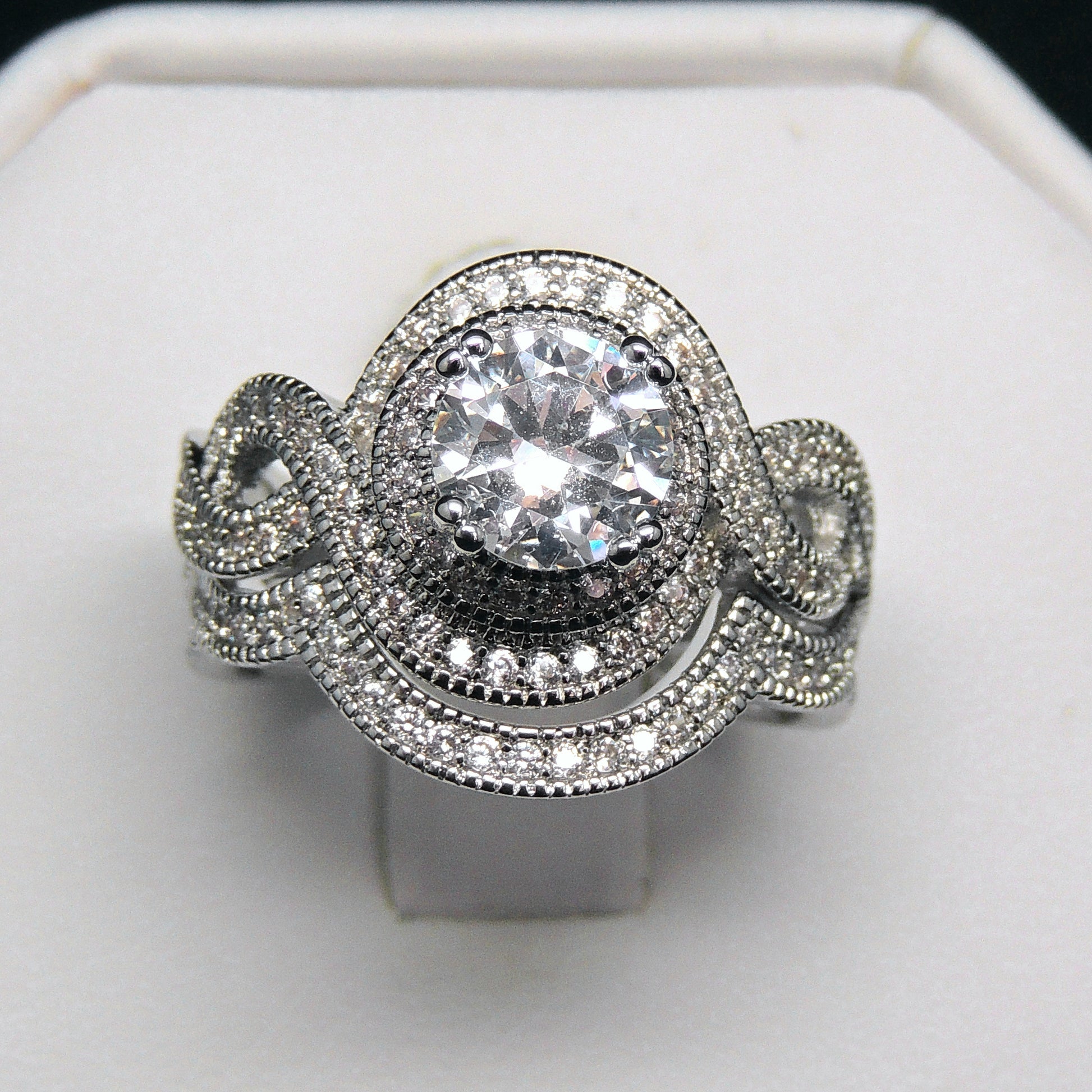 BobbiWeddingRingSetforWomenHaloPaveEngagementWeddingBandRingSetGingerLyneCollection_Silver-5
