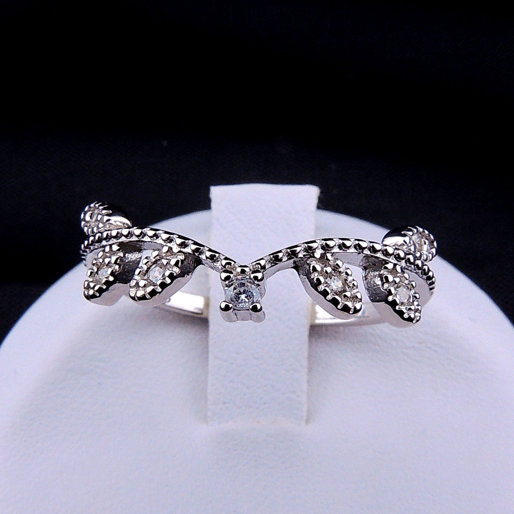LeafBandSterlingSilverWeddingRingWomensGingerLyneCollection_Silver-7