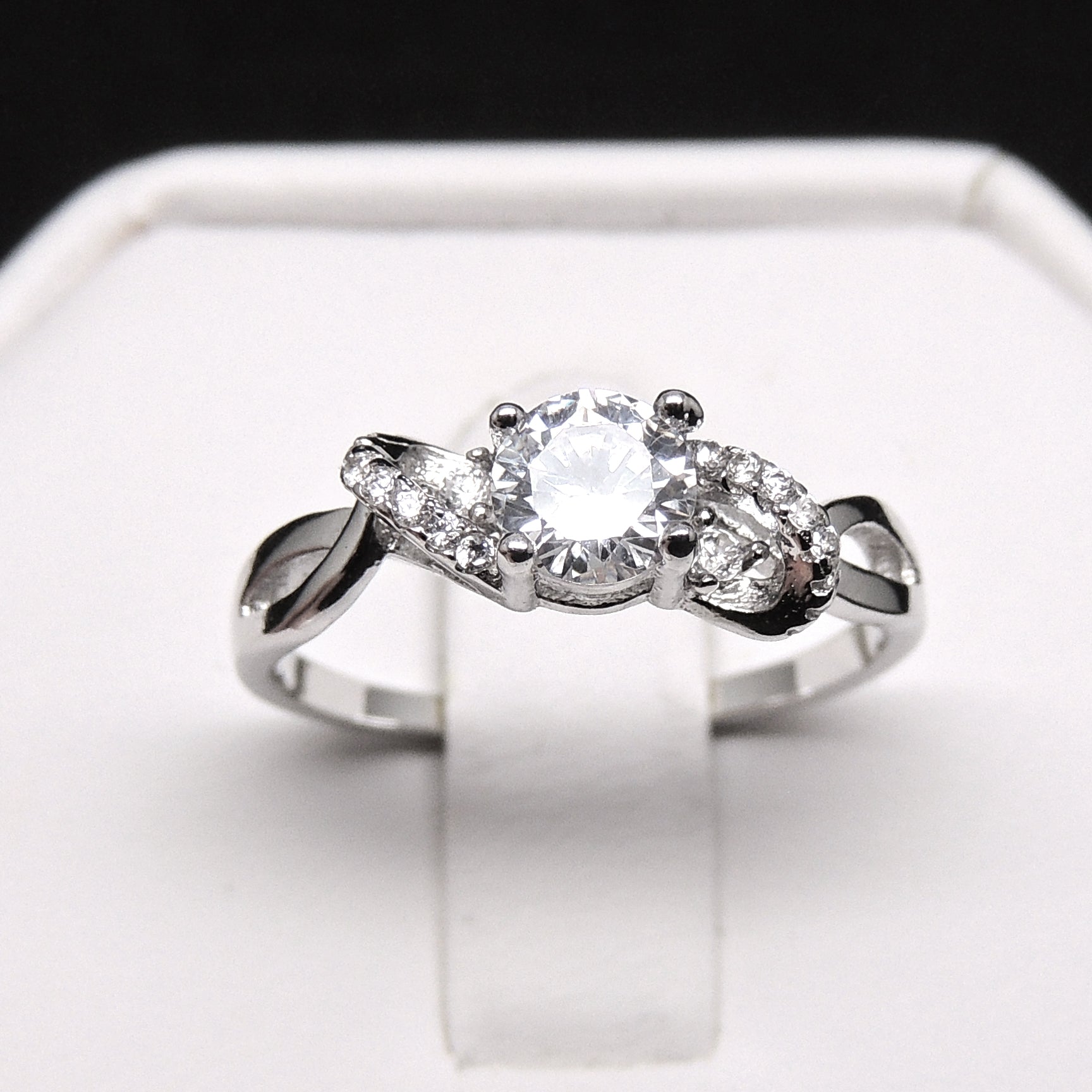 FerahEngagementRingforWomenCubicZirconiaSterlingTwistSettingLyneCollection_Silver-2
