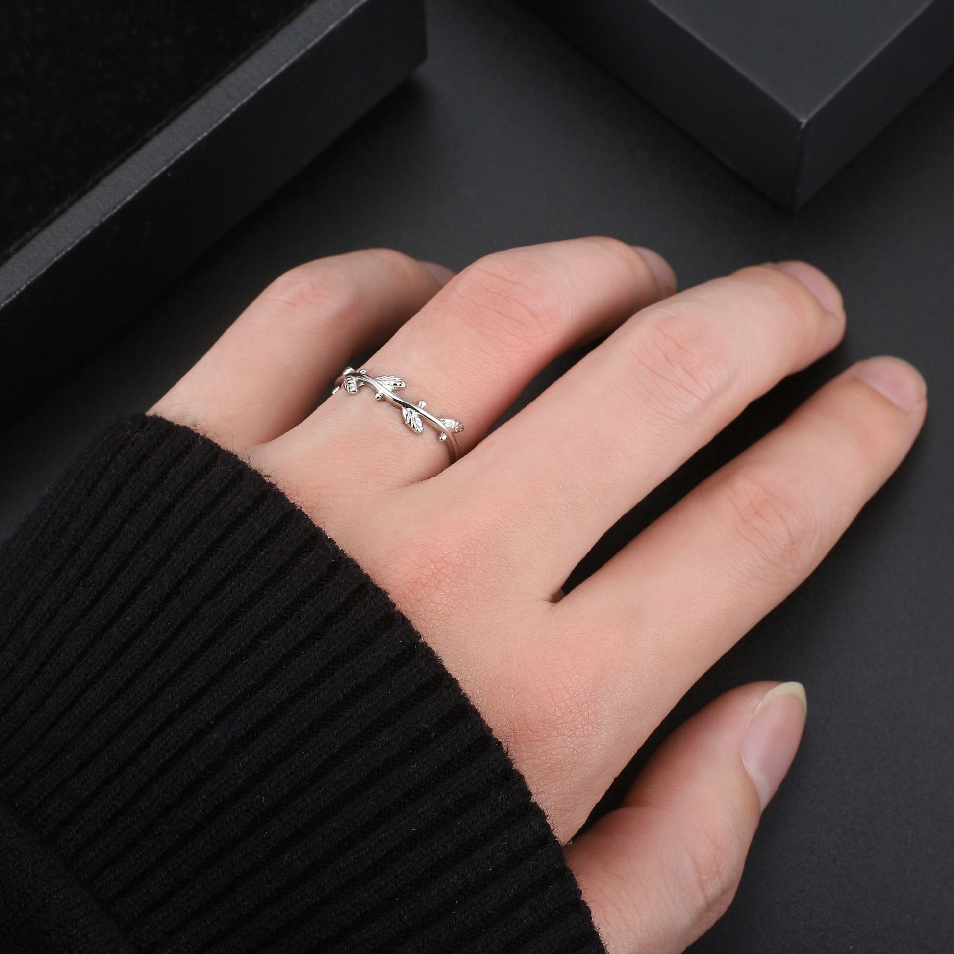 IvyVineWeddingBandforWomenOliveBranchStackingRingSterlingSilverEternityBandGingerLyne_Silver-4