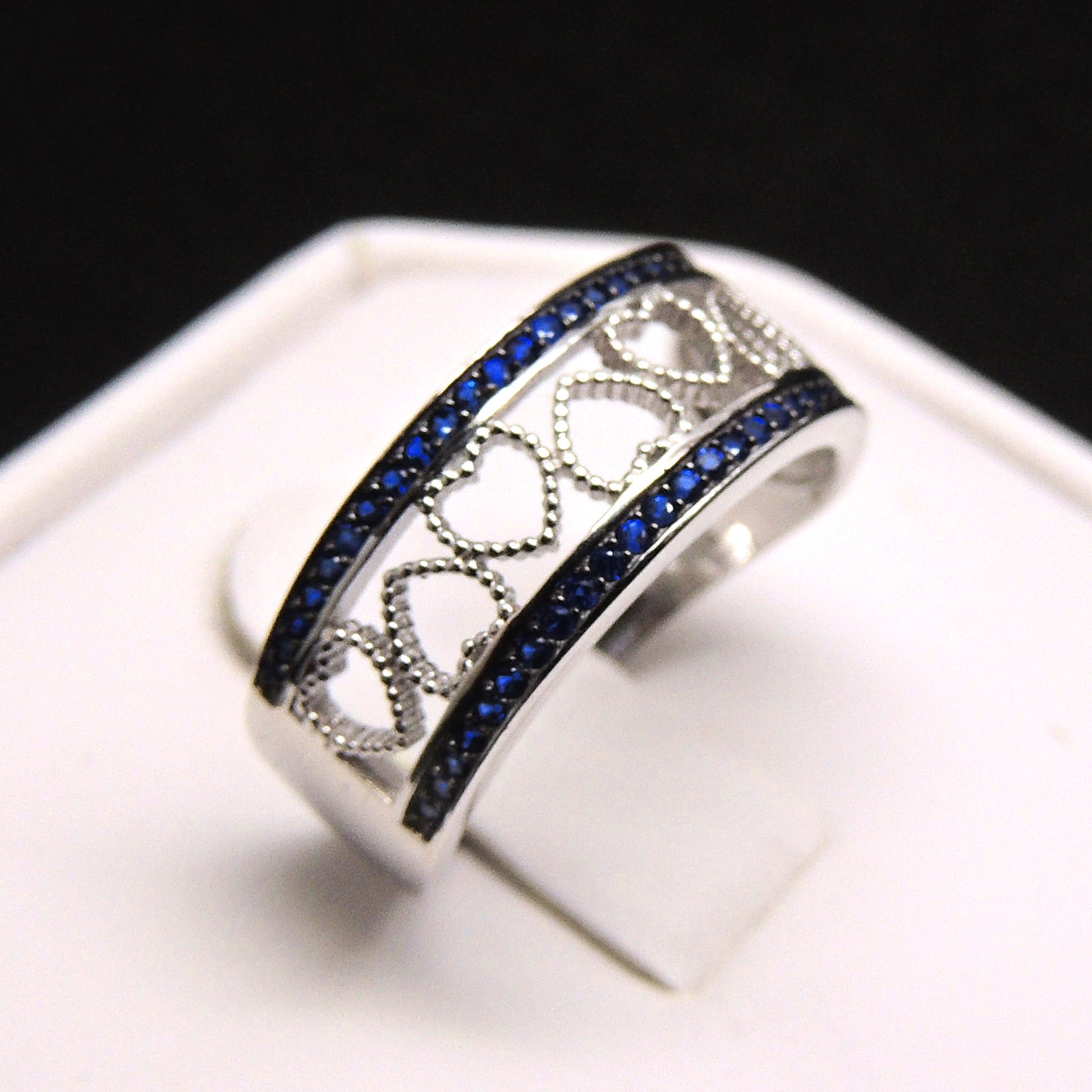 LacyHeartsBandRingSterlingSilverBlueCzWomensGingerLyneCollectionSize6_Silver-3