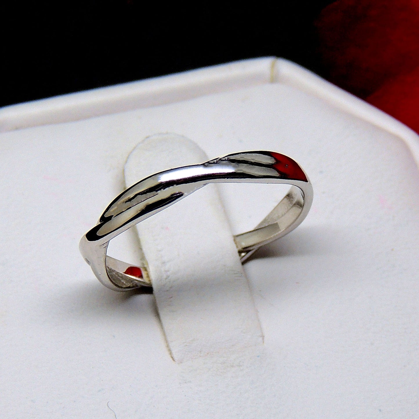 AuroraWeddingBandRingWomenMenTwistSterlingSilverGingerLyneCollection_Silver-2