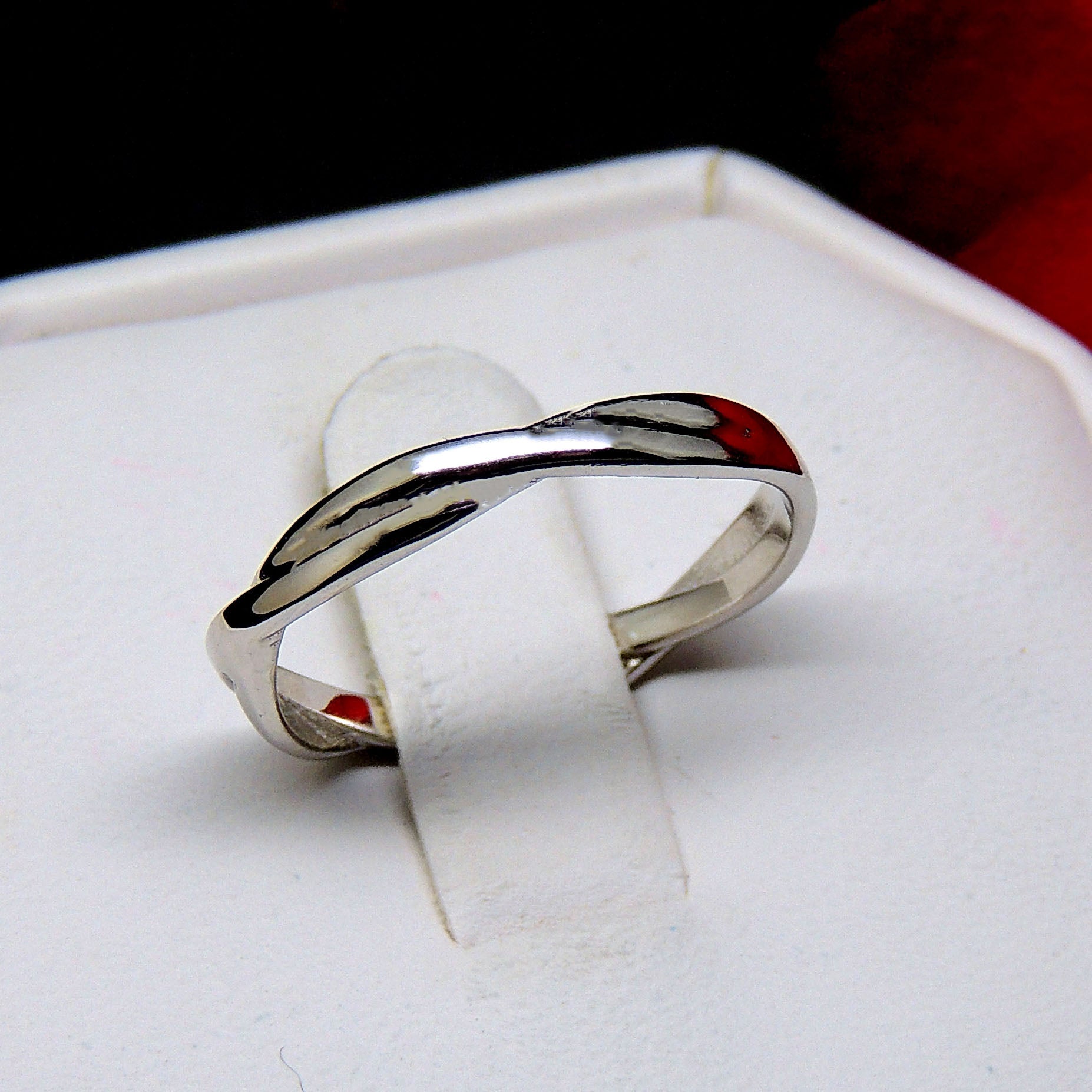 AuroraWeddingBandRingWomenMenTwistSterlingSilverGingerLyneCollection_Silver-2