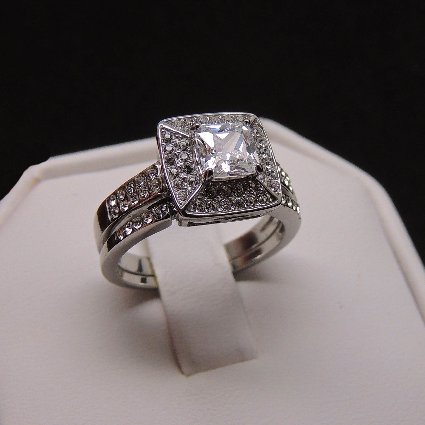 BritneyWeddingRingSetforWomenEngagementMatchingBandStainlessCzHaloGingerLyneSize5_Silver-5