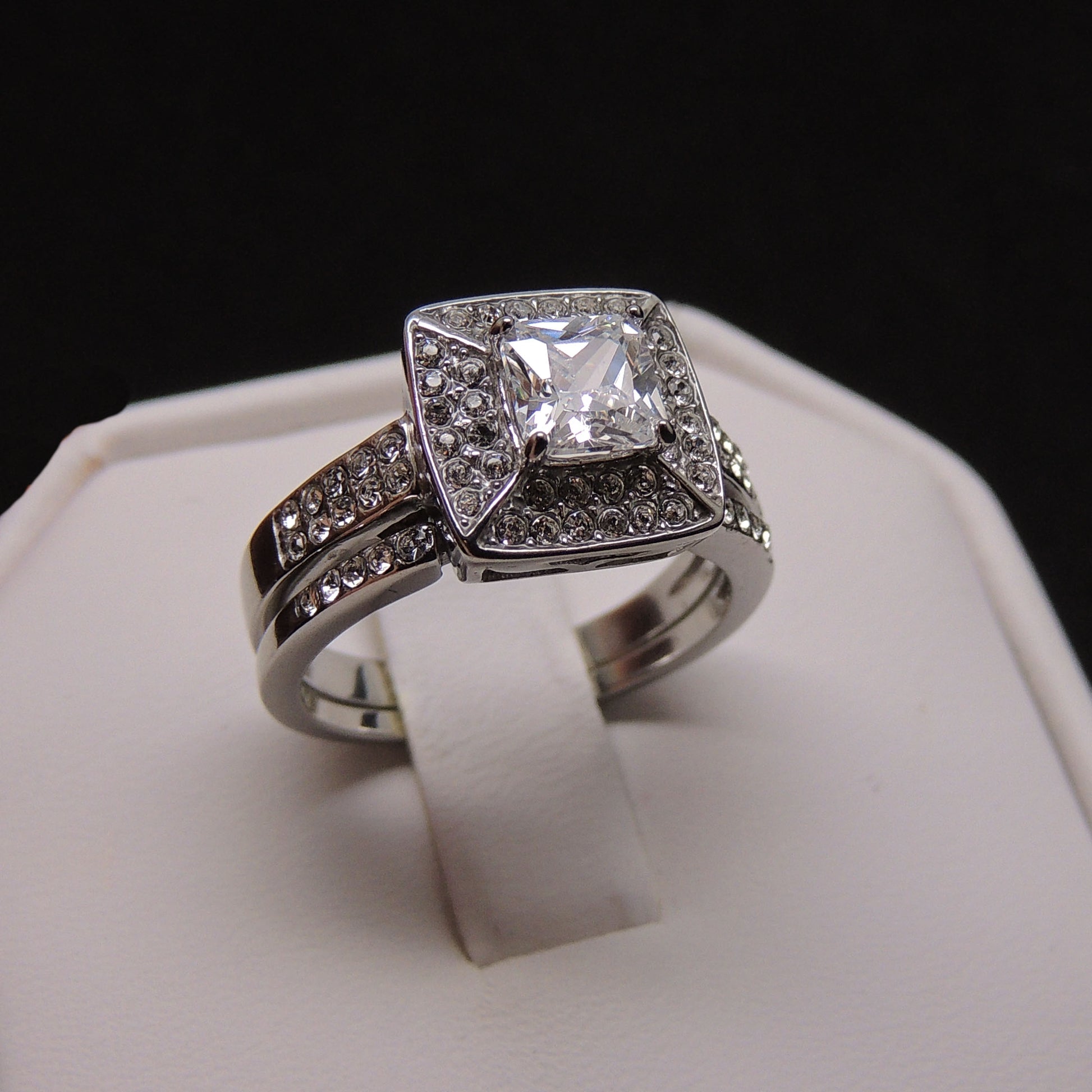 BritneyWeddingRingSetforWomenEngagementMatchingBandStainlessCzHaloGingerLyneSize5_Silver-5
