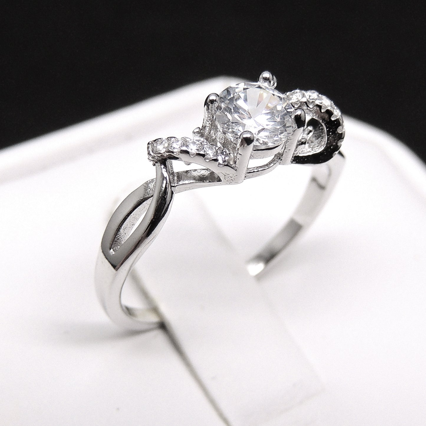 FerahEngagementRingforWomenCubicZirconiaSterlingTwistSettingLyneCollection_Silver-3