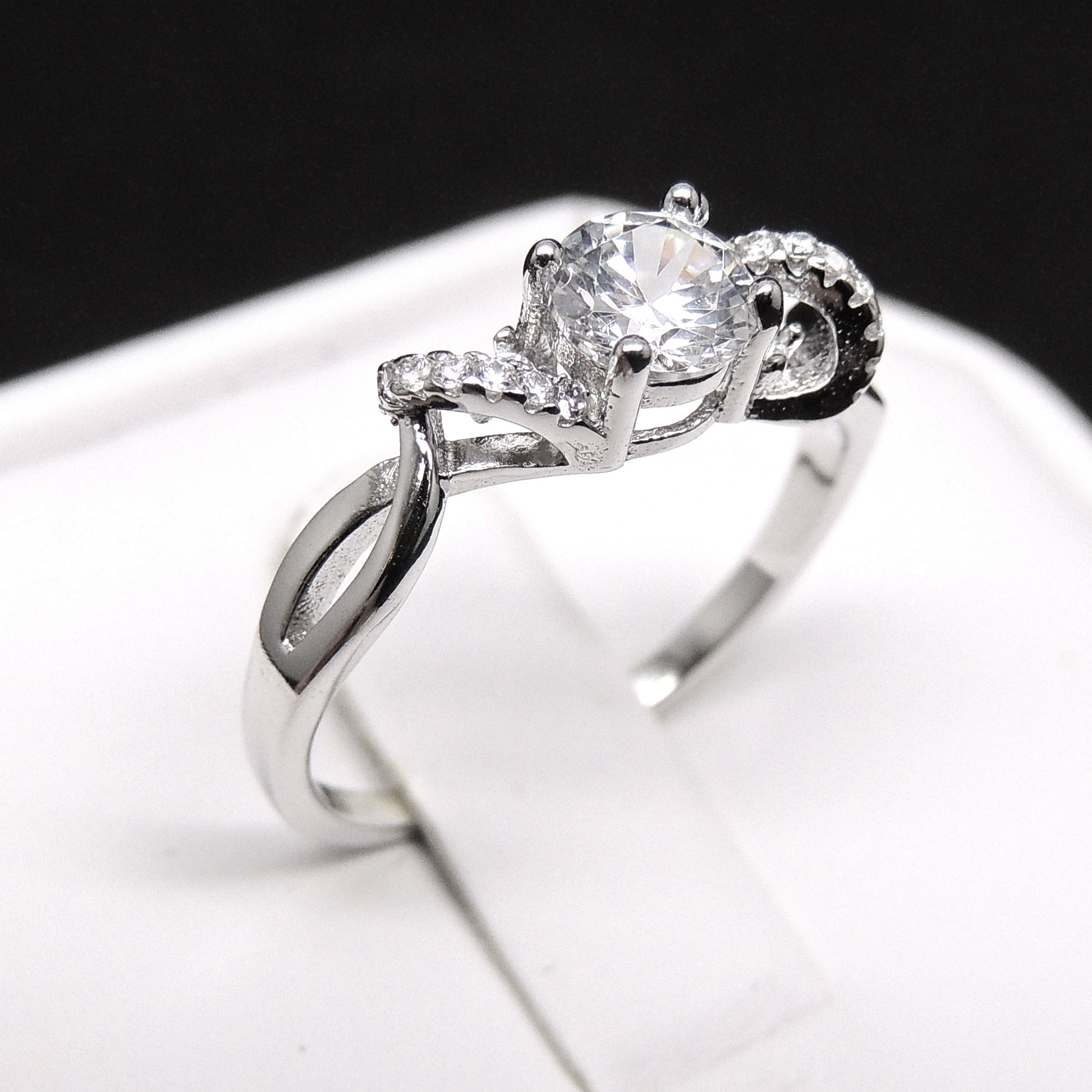 FerahEngagementRingforWomenCubicZirconiaSterlingTwistSettingLyneCollection_Silver-3