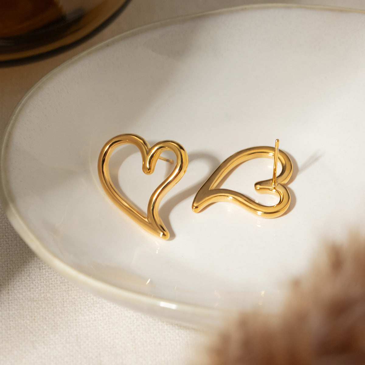 CurvedHeartEarringsforWomenGoldStainlessSteelChunkyStudsLightweightGingerLyne_Gold-4