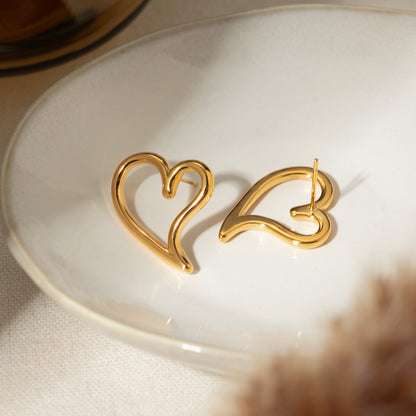 CurvedHeartEarringsforWomenGoldStainlessSteelChunkyStudsLightweightGingerLyne_Gold-4